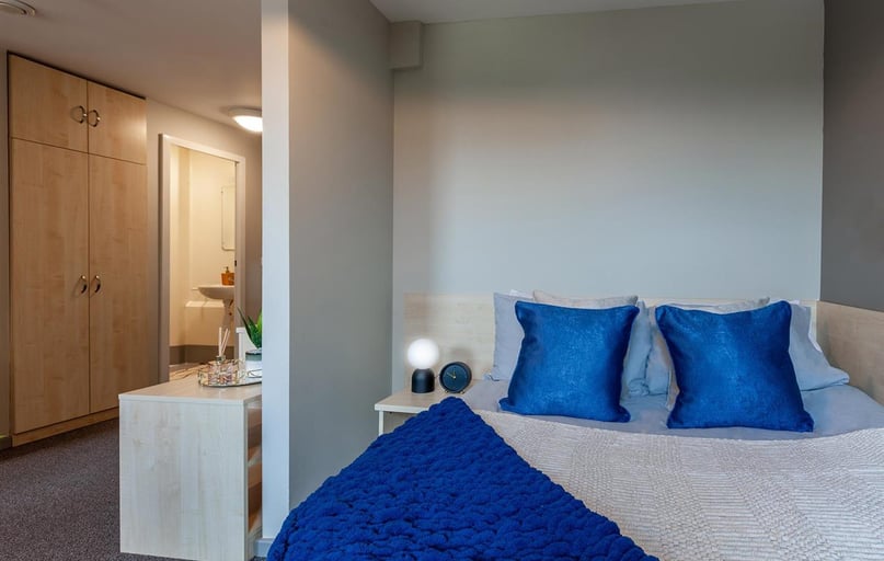 Crown Street, East Reading, Reading - Image 1